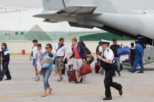 Suman más de 350 turistas trasladados de Acapulco al DF