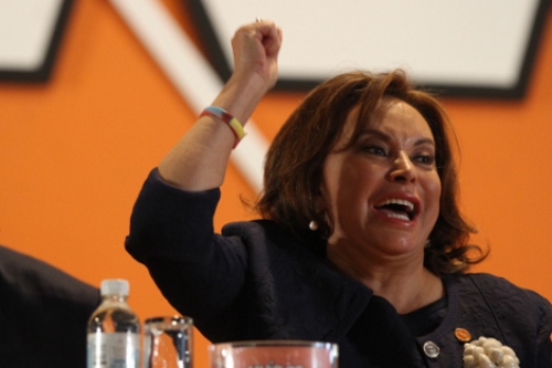 Elba Esther podría estar libre en 3 meses: abogado