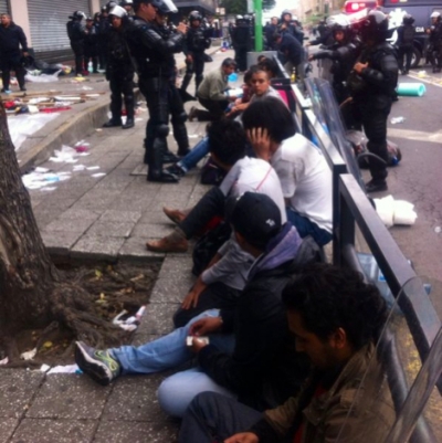 Desalojo en el Zócalo deja 31 detenidos y 11 heridos