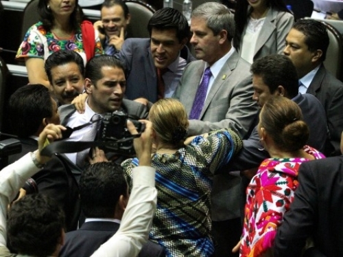 Descarta Anaya aplicar sanciones a diputados rijosos