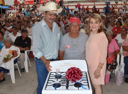 Festejan DIF y VIII Ayuntamiento a los Abuelos de Bahía