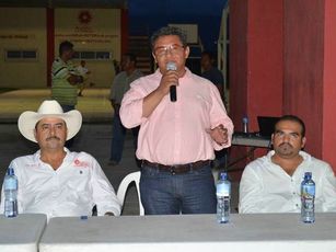 Entrega Rafa Cervantes Camión a Potros de Bahía de Banderas