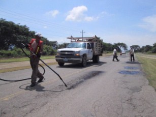 Atiende Obras Públicas Tramo Carretero a San Juan de Abajo