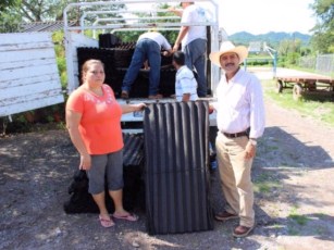 Ayuda Rafa Cervantes a Restaurar Techados Afectados por Tromba