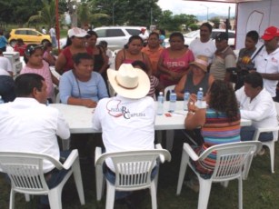 Avala Presidente Municipal a 794 Familias Contrato de CFE