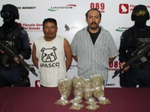 Detienen a dos con Marihuana en Mano