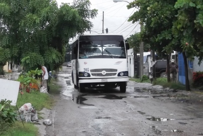 Vecinos de Valle Dorado Piden Salida de Camiones de los Medina