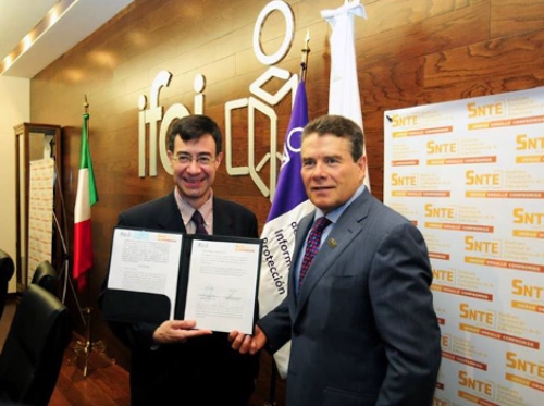 IFAI y SNTE firman convenio para rendir cuentas