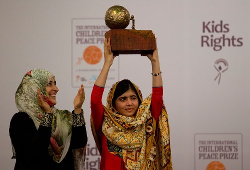 Malala recibe premio por la defensa de derechos infantiles
