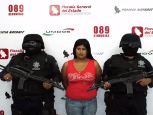 Detienen a Mujer con Posesión de Droga, Llamada Cristal