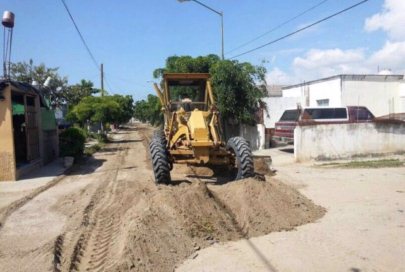 Arregla Rafa Cervantes calles de San Vicente del Mar