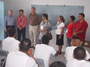 Ofrece Rafa Cervantes Educación para Adultos en la cárcel