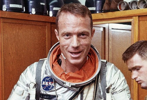 Muere astronauta pionero en salir al espacio