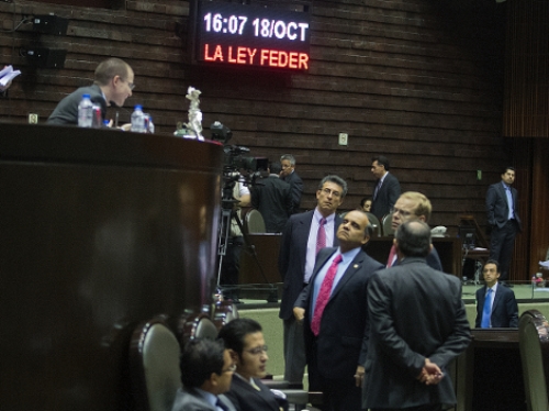 Abren discusión de ley de ingresos en el pleno