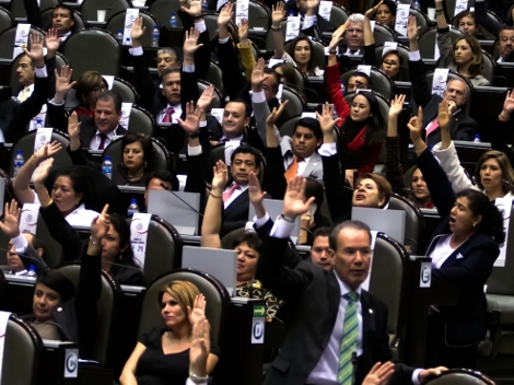 Aprueban diputados pensión universal