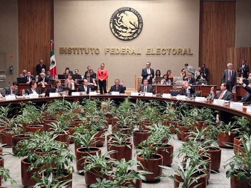 Descarta Valdés Zurita parálisis en IFE tras salida de consejeros