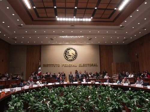 Histórica inscripción de mujeres en concurso de plazas del IFE