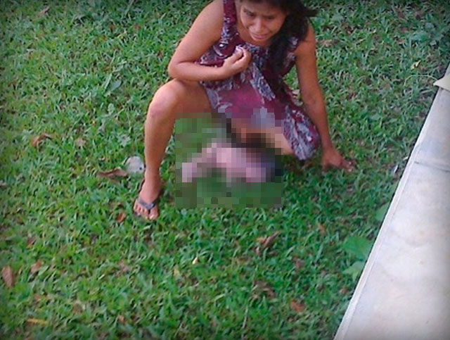 Amenazan a mujer que dio a luz en jardín; queman sus expedientes