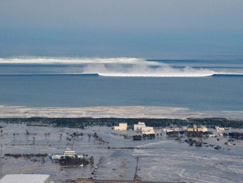 Mini tsunami golpea la costa de Japón tras terremoto, no hay daños