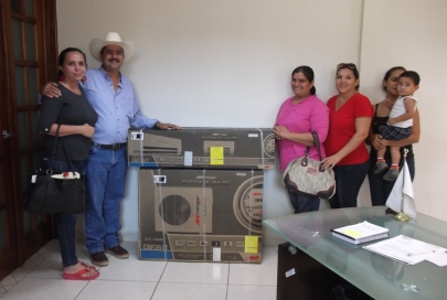 Entrega Rafa Cervantes Equipo de Aire Acondicionado a Escolares