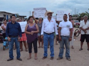 Entrega Rafa Cervantes Agua Potable en San Vicente