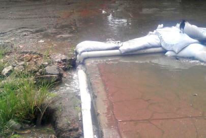 Denuncian Fuga de Aguas Negras en Sayulita, van Directo al Mar