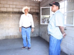 Construye Rafa Cervantes Vivienda a Familia de San Juan
