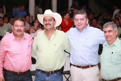 Cumple Rafa Cervantes su Palabra con los Maestros