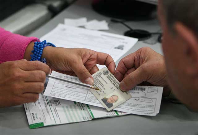 IFE incluirá firma magnética, acuerdan consejeros