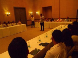 Alumnos de UTBB Participan en Mita TechTalk 2013