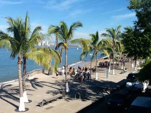 Estricto Control de Vendedores en Malecón por Vacaciones y Peregrinaciones
