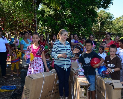 DIF Lleva Juguetes y Dulces a Niños de la Zona Sierra