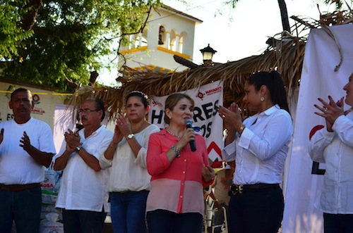 Cuquita Gómez Recibe en la Zona Sierra de Bahía a la Presidenta del DIF Nayarit