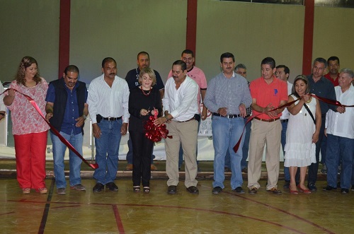 Inaugura Rafa Cervantes Pista de Hielo en Unidad Deportiva