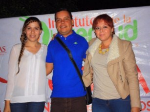 Premia Rafa Cervantes a Ganadores del Torneo Juventud de Barrios