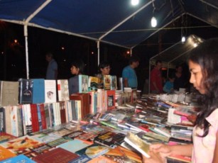 Arranca 1º Feria del Libro en Valle Dorado