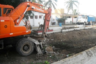 Avanza con Rapidez Obra de la Plaza de los Vientos de Bucerías