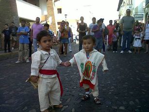 Agradezco a la Virgen, Haber Curado a Mi Hija: Madre en Peregrinación