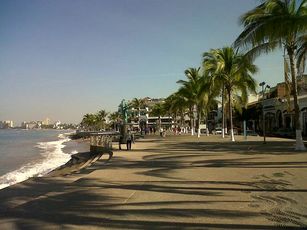 Malecón de Puerto Vallarta Merece Sistema Digno de Iluminación