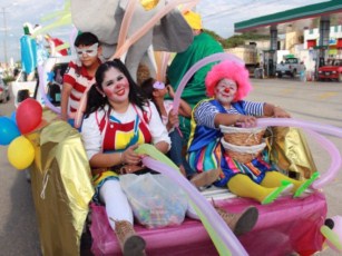 DIF Realiza el Desfile del Amor y la Alegría ¨Día de Reyes¨