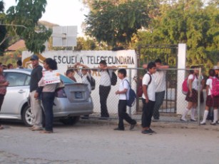 Les Falta un Profesor a Telesecundaria de la Cruz de Huanacaxtle