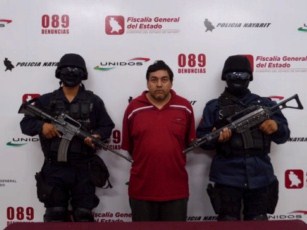 Violaba a su Hijastro, Mientras la Madre no Estaba