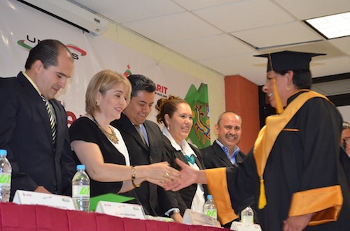 Participa DIF en Graduación de Alumnos de la UTBB