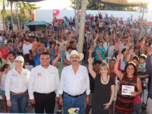 Garantiza Alcalde Alimentación de Mil 900 Familias con Tarjeta Prosa