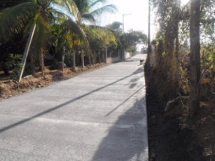 Benefactor Anónimo Construye Vialidad de Concreto Hidráulico en Mezcalitos dos Carriles 500 Metros