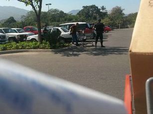 Jefa de Recaudación Ordenó Compras en Auto Oficial