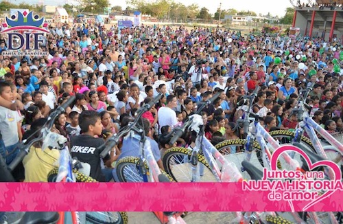 DIF Bahía Felicita a los Niños del Municipio