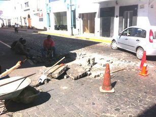 Reparan Adoquín en Centro de Puerto Vallarta