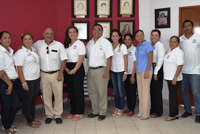 Dolphin Discovery Entrega Juguetes al Sistema DIF de Bahía