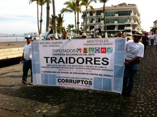 Izquierda Gritó Este 1 de Mayo, “Gobernantes Traidores y Corruptos”